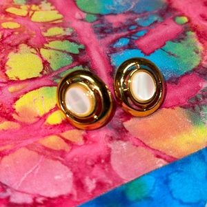 🎉3/$15 Vintage Avon Earrings